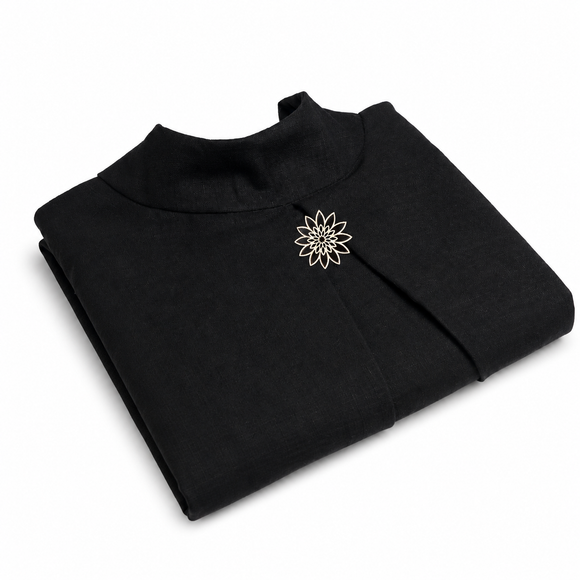 Talar Unisex Black mit Schmuck