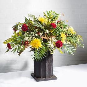 Gesteck und Kranzsäule - dunkles Metall