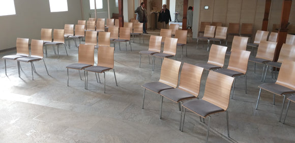 Lavabis Stapelstuhl gepolstert Holz mit Armlehne