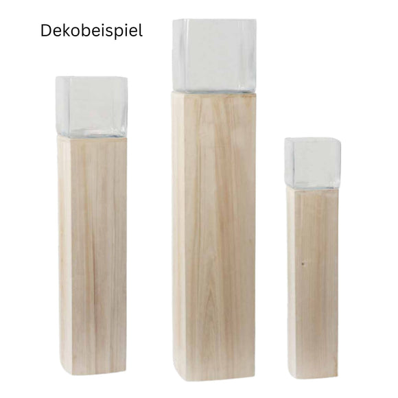 Dekosäulen aus hellem Holz