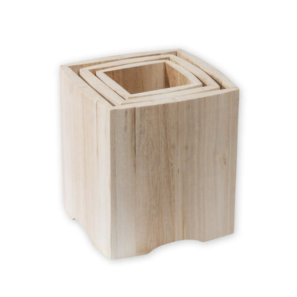 Übertöpfe aus hellem Holz