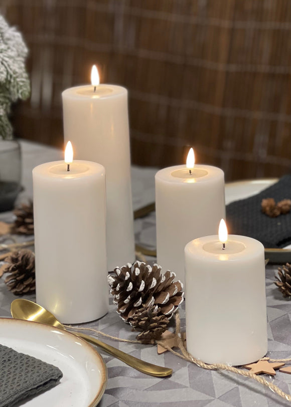 Deluxe Homeart LED Kerze Stumpenkerze Indoor creme